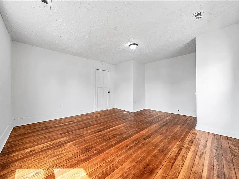 1329 Loudon Ave NW — Photo 10