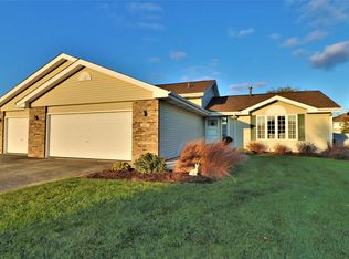 163 Autumnwood Ln, Davis Junction, IL 61020