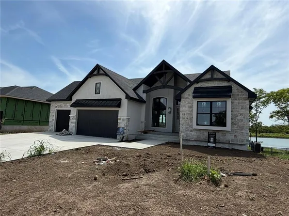 8982 Ginger St, Lenexa, KS 66227