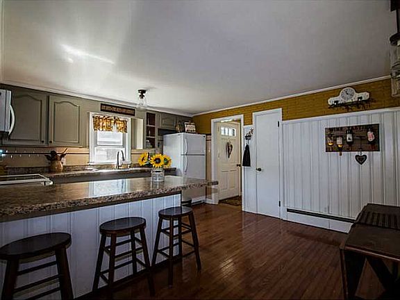 3rd image of 38 Elmdale Ave
