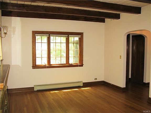 5th image of 337 E Grand St