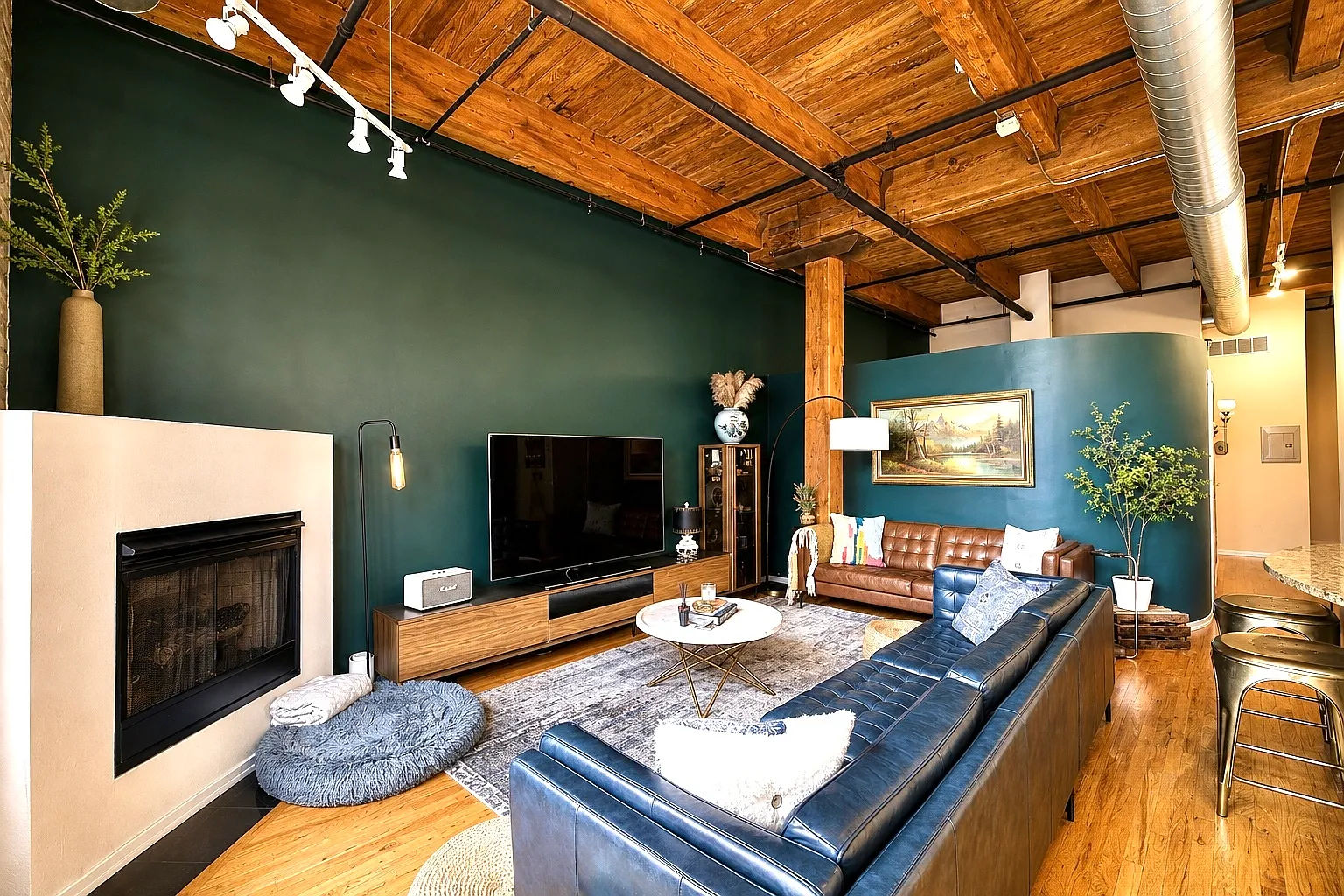 2 bed, 1.5 bath, 1100 sqft, $3,200 — Photo 2