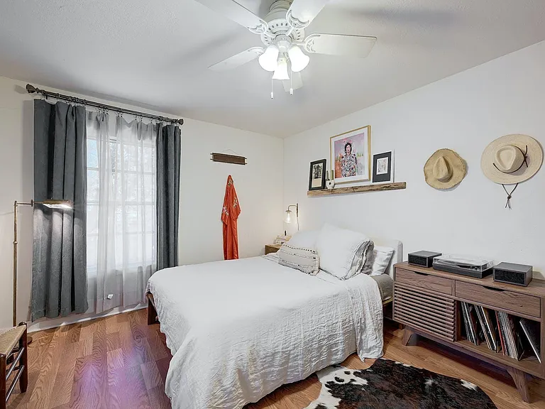 2709 S 2nd St — Photo 16