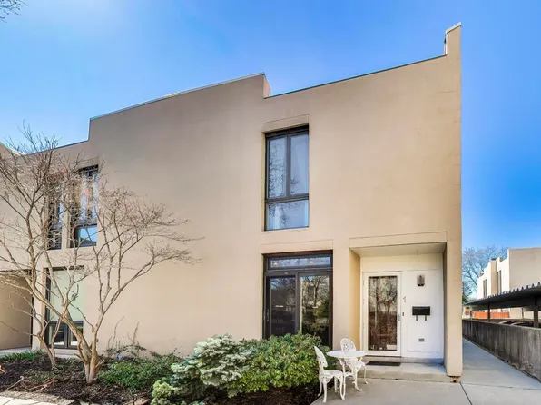 1 Maple Tree Ct, Elmhurst, IL 60126