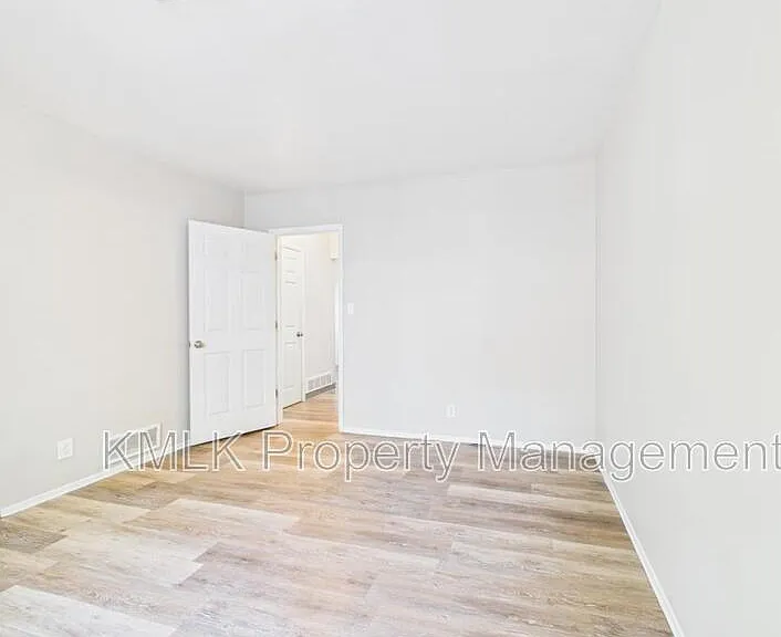 685 Sherman St — Photo 23