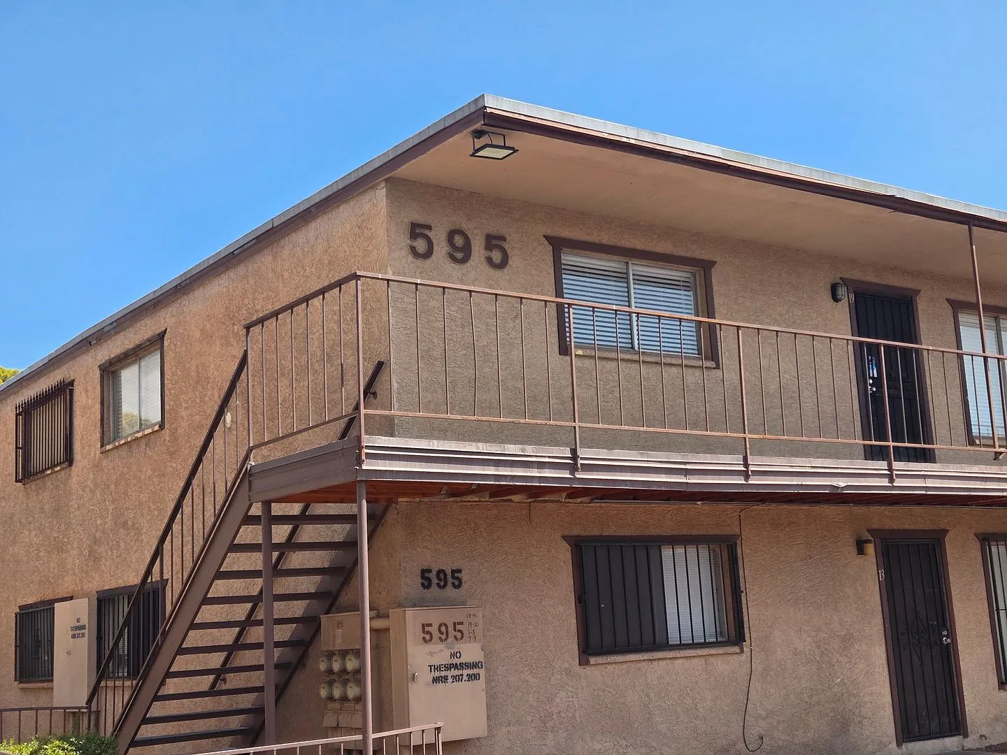 A Very Nice and Clean 2 Bedroom Condo Close to UNLV. — Photo 3