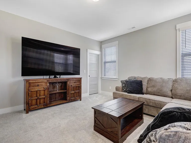 6209 Morning Glory Dr — Photo 45