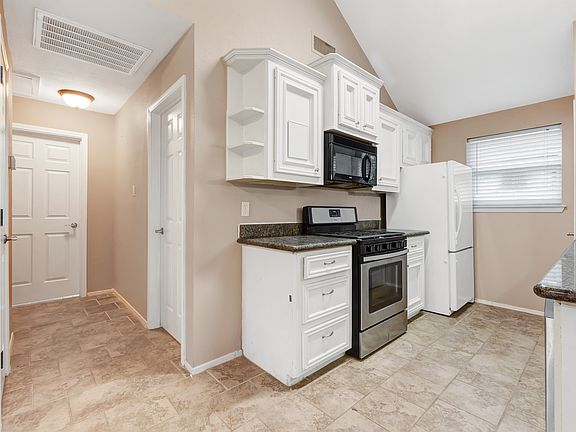 4th image of 17018 Dusty Mill Dr E