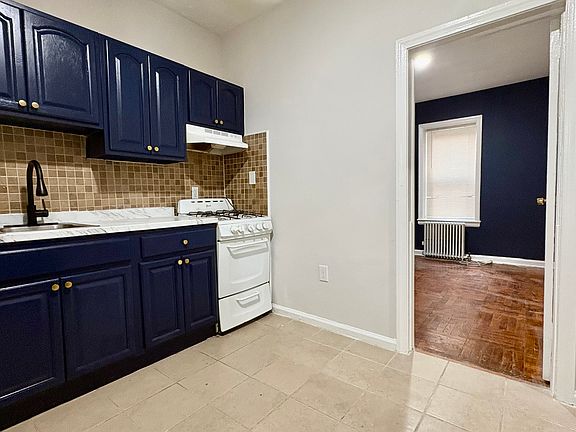 5th image of 302 N 3rd St APT 5