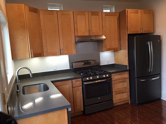2nd image of 293 Chenery St