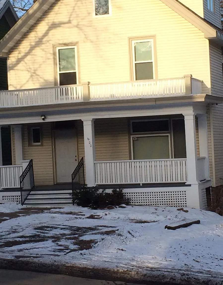 622 N 10th Ave E — Photo 2
