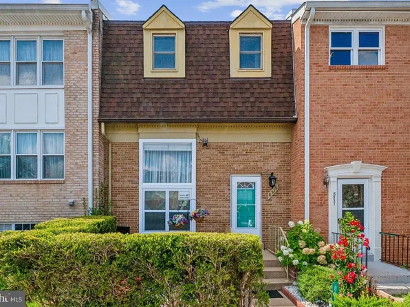 8519 Piney Point Ct, Manassas, VA 20110