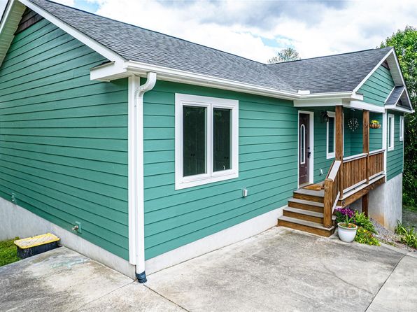 18 Benzington Way, Leicester, NC 28748