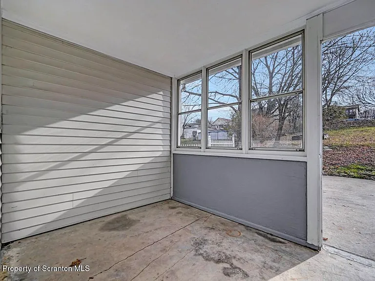 2725 Cedar Ave — Photo 29