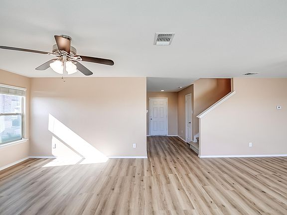 5th image of 518 Carrington St