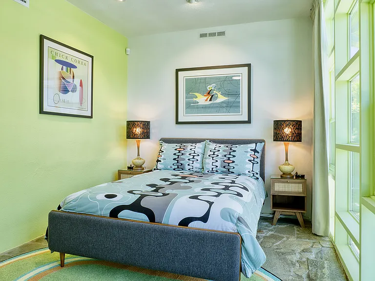 Third bedroom -- ceiling fans in all bedrooms.