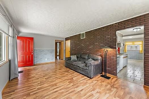 4th image of 8123 Wicker Park Dr