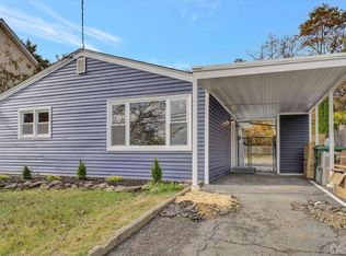111 Kendall Dr, Parlin, NJ 08859