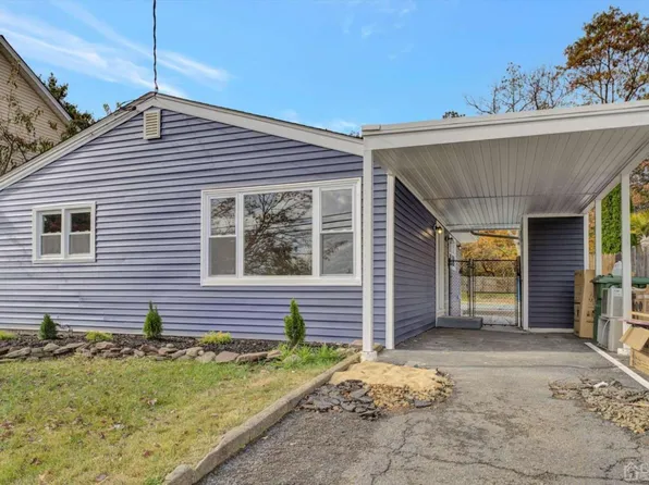 111 Kendall Dr, Parlin, NJ 08859