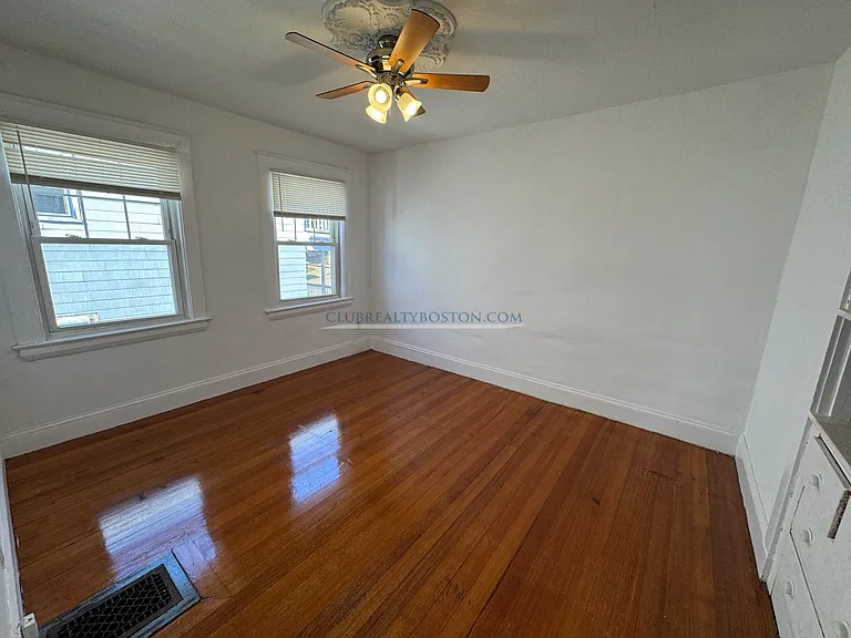 52 Montfern Ave #3 — Photo 4
