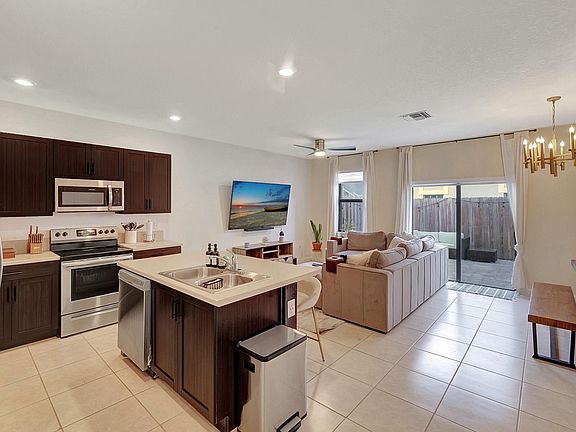 4th image of 405 NE 208th Terrace #405