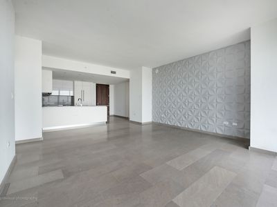 68 SE 6th St #2704, Miami, FL, 33130