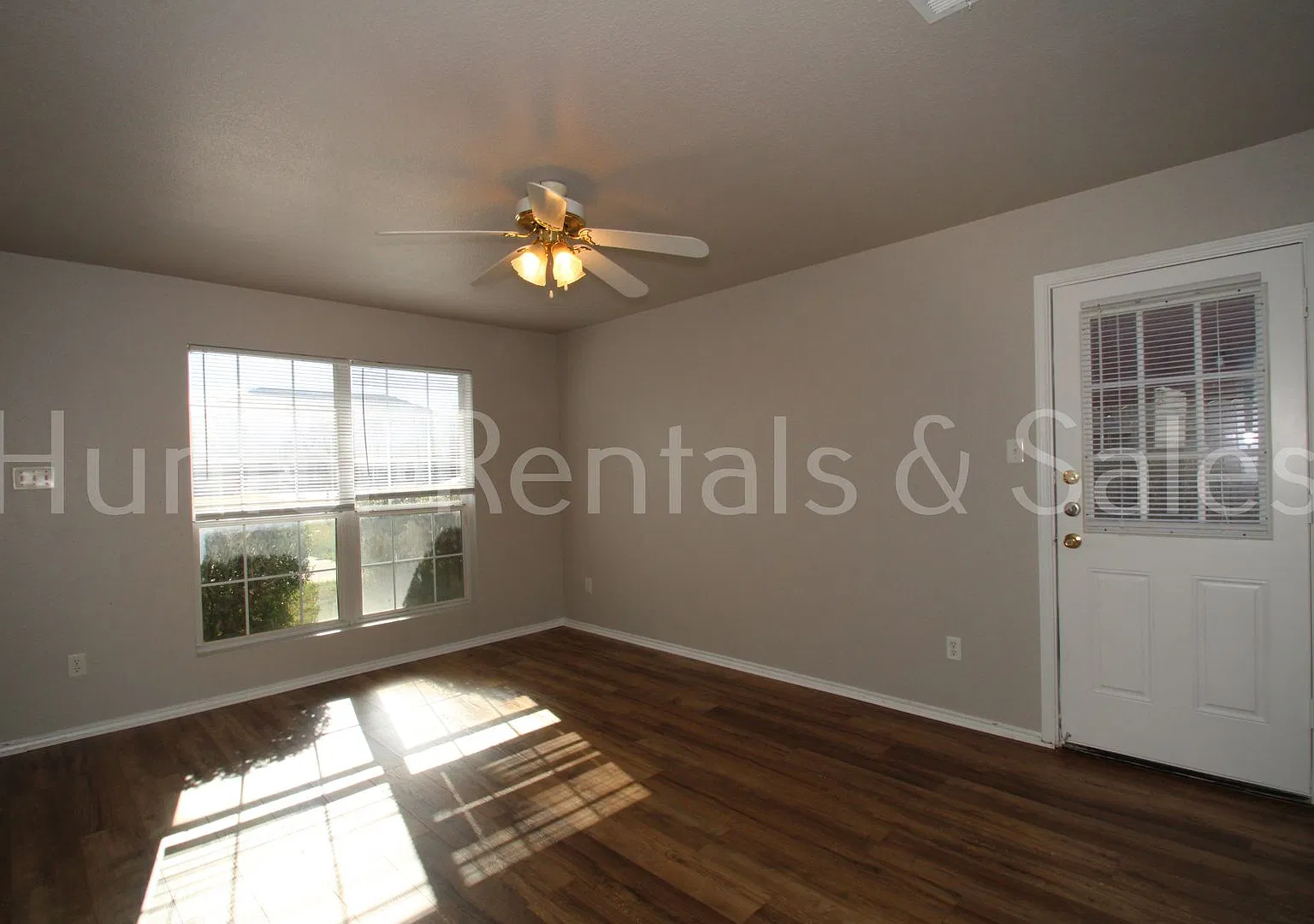 3 Bedroom Townhome — Photo 3