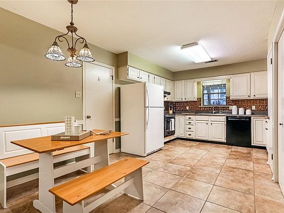 5th image of 522 Teakwood Cir