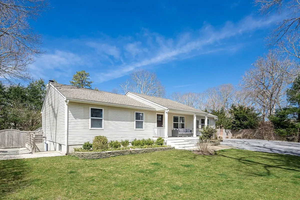 Experience Tranquility in East Hampton's Chic Ranch Oasis! — Photo 1