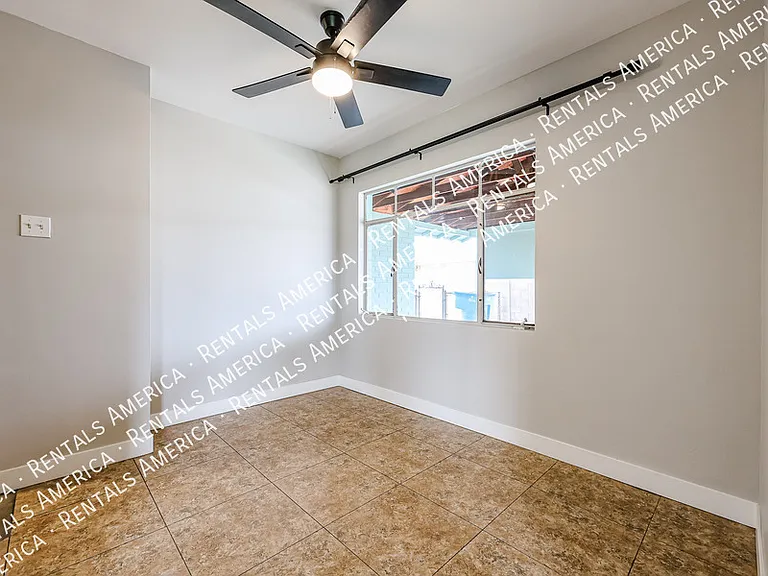 1723 W Indianola Ave — Photo 9