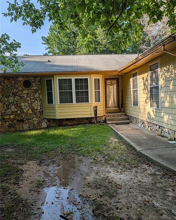 1st image of 30 Price Dr W