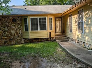 30 Price Dr W, Locust Grove, GA 30248