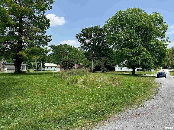 3rd image of 301 N Chestnut St