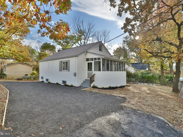 300 Carmody Hills Dr, Capitol Heights, MD 20743