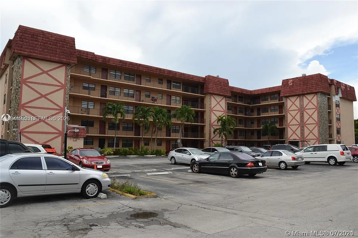 Building Photo - 1325 W 68th St #221