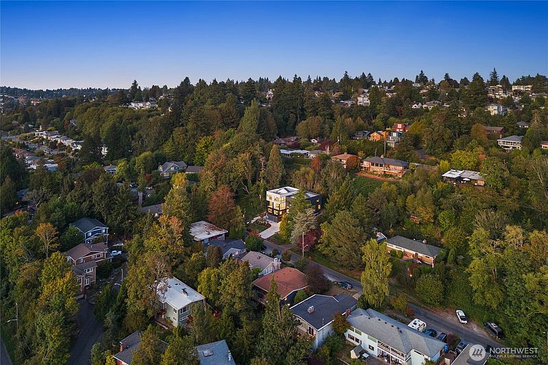 5th image of 8014 45th Avenue SW
