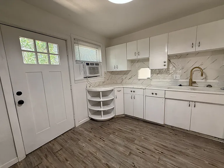 710 F St NW — Photo 2
