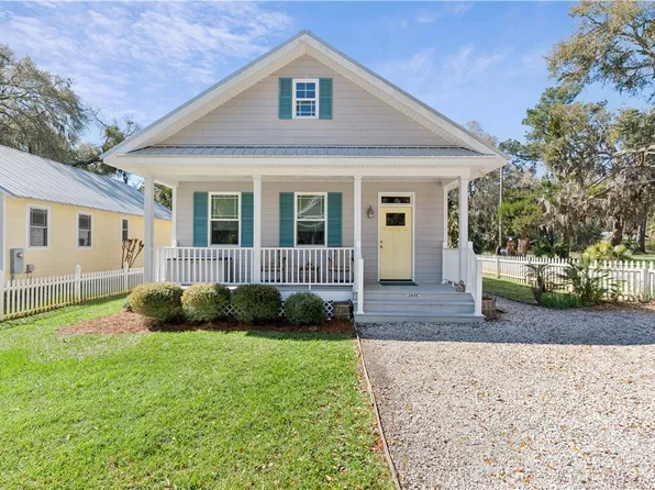 300 2nd St #E, Darien, GA 31305