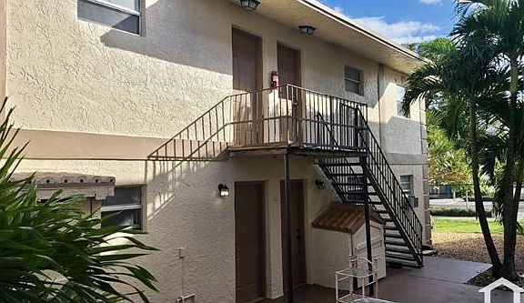 4th image of 800 N Sapodilla Ave APT A