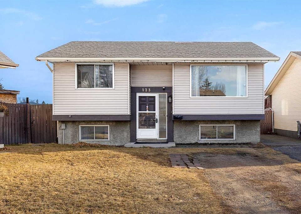 1st image of 123 W Radley Pl SE