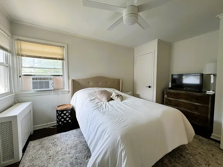 370 Macarthur Ave — Photo 12