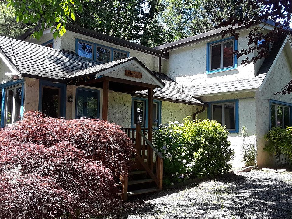 1st image of 2319 Walnut Ln