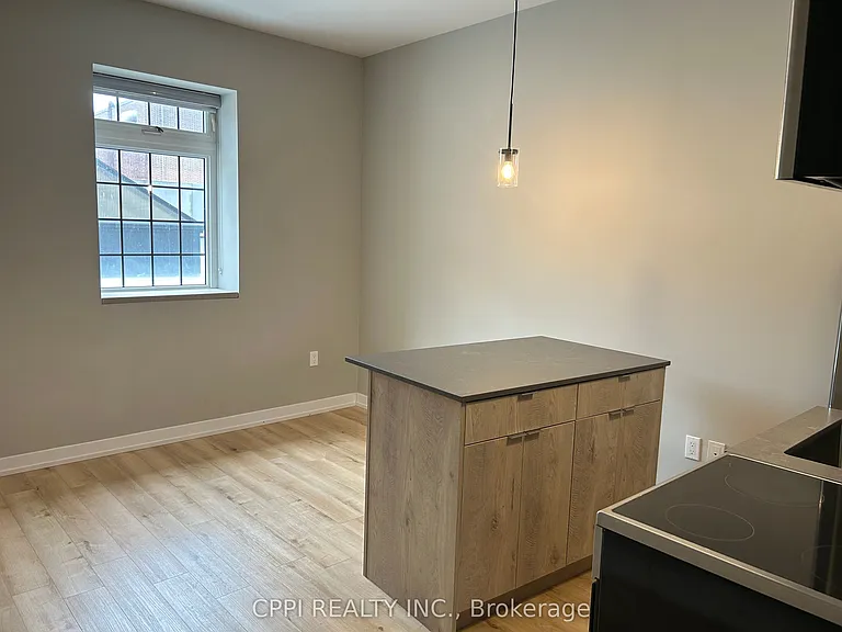 70 King St E #202 — Photo 2