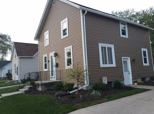 839 N 19th St, Manitowoc, WI 54220