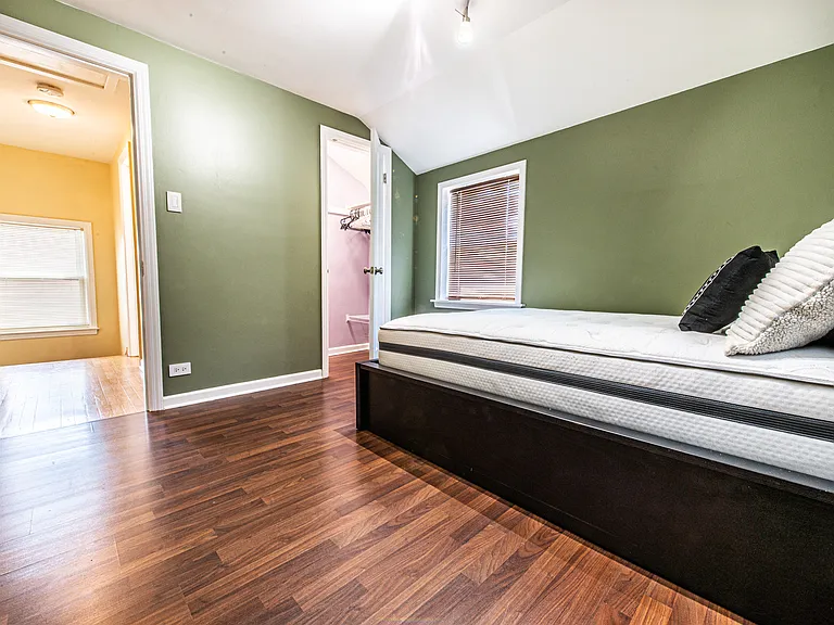 6611 W Foster Ave — Photo 28