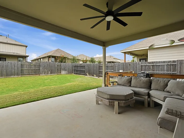 210 Purple Heart Dr — Photo 31