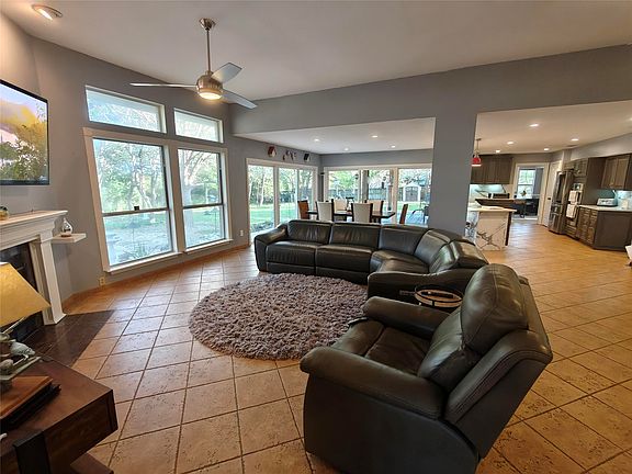 4th image of 5210 Cliff Haven Dr