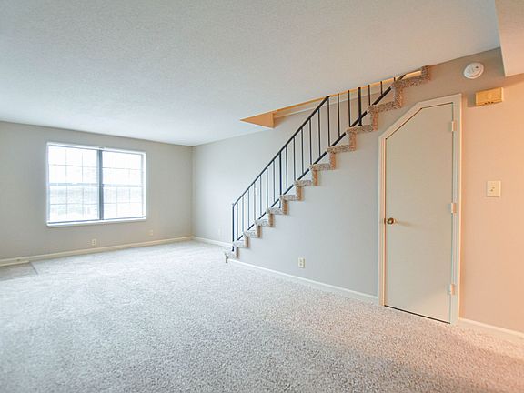3rd image of 1533 E Knollwood Cir APT 1