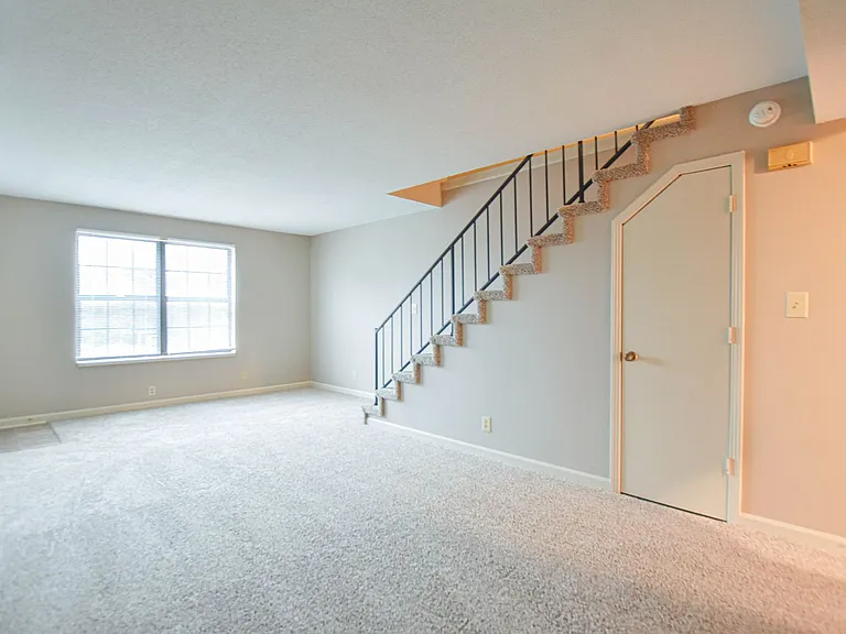 1533 E Knollwood Cir — Photo 3
