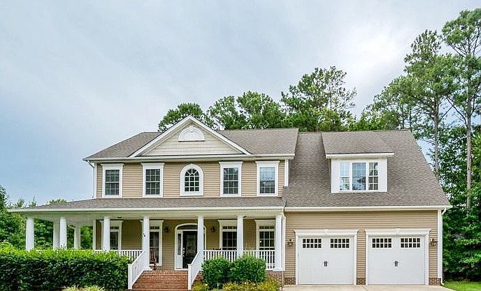 1st image of 40570 Capilano Ct